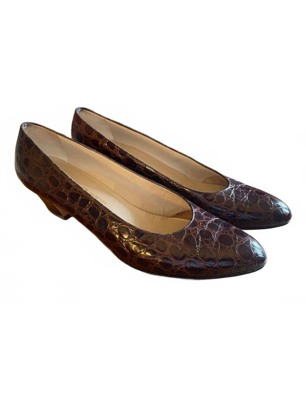 Vintage Salvatore Ferragamo Brown Croc-Embossed Leather Low Heel Pumps 80s 11.5